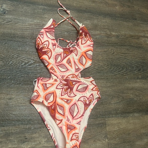 Aerie M NWOT (plastic liner still on-never even tried on) beautiful 1 piece - Picture 3 of 14